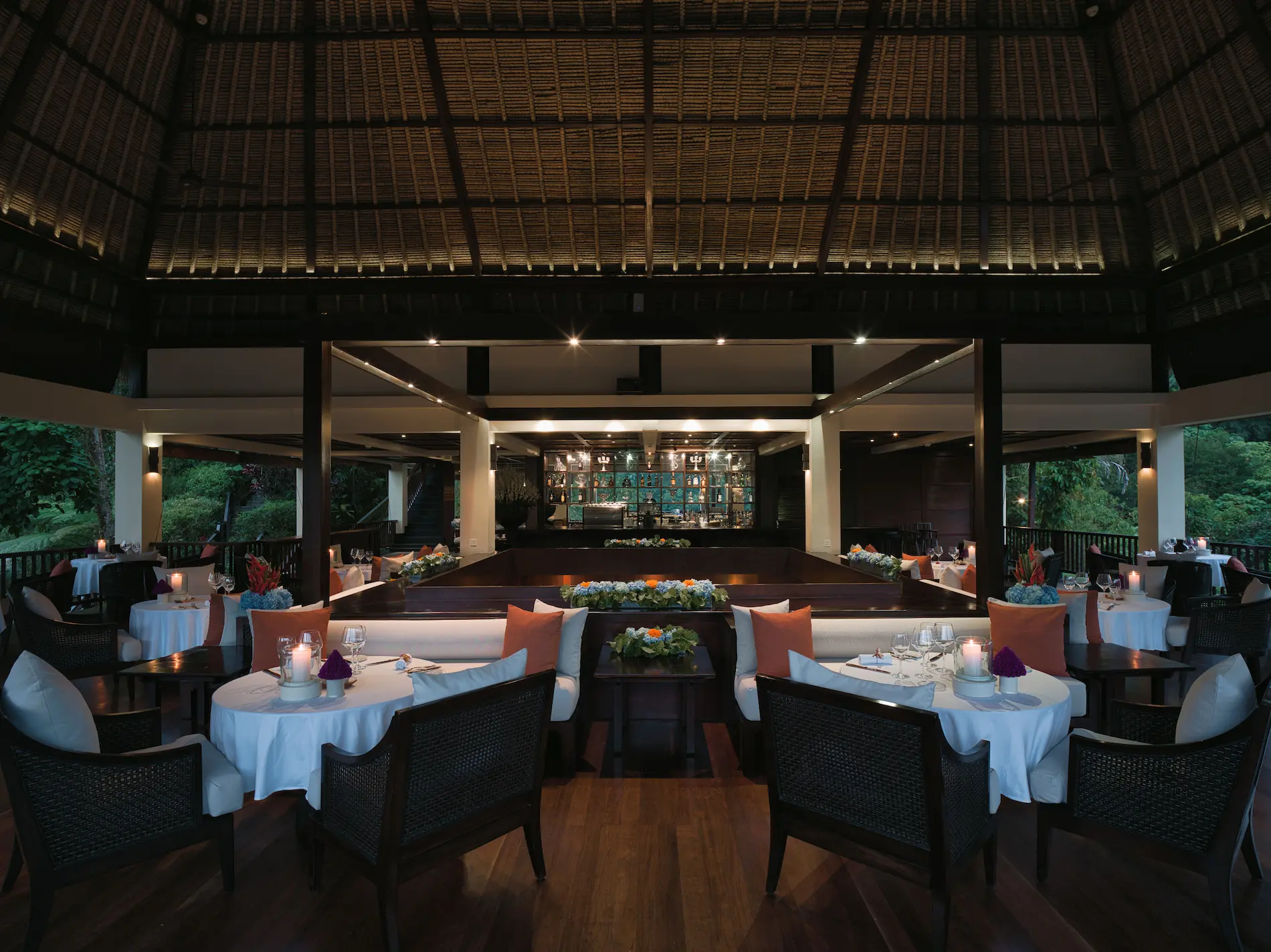 Ultimate Luxury Jungle Dining in Ubud: Romantic Meals at Hanging Gardens of Bali